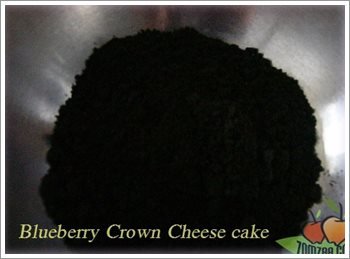 (วิธีทำบลูเบอรี่ชีสเค้ก - ฐานเค้ก) คุกกี้ที่บดแล้ว ต้องการใช้ 200 กรัม